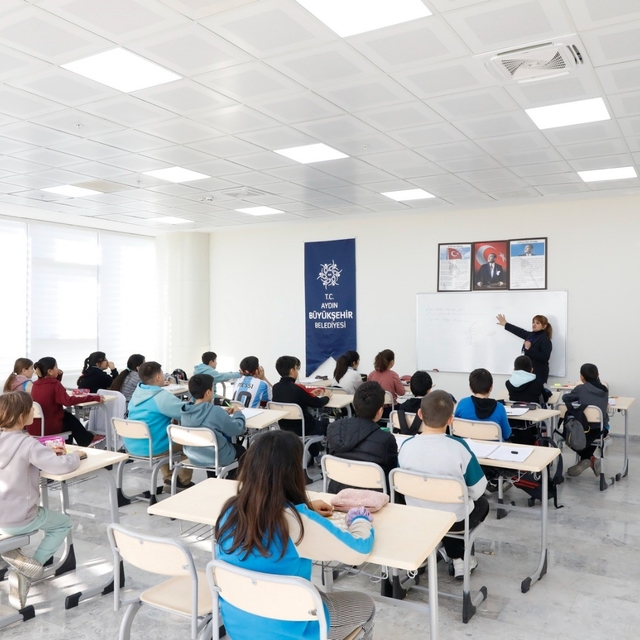 Başkan Çerçioğlu'ndan eğitime tam destek
Öğrenciler geleceğe Aydın Büyükşeh...