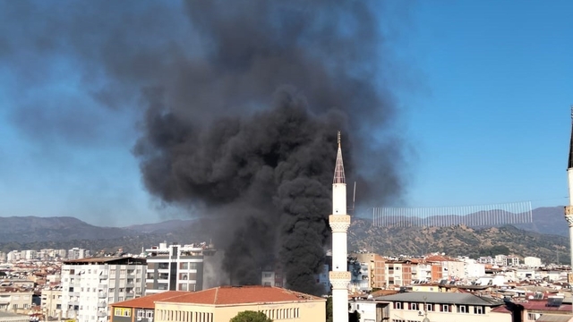 Nazilli'de eski kütüphane binasında yangın