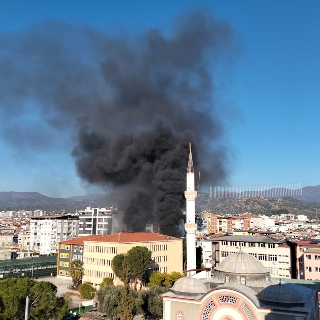 Nazilli'de eski kütüphane binasında yangın