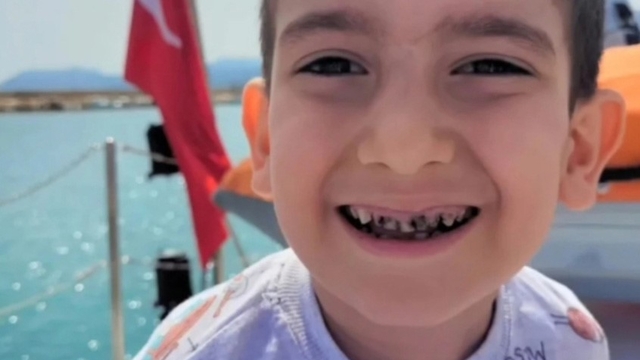 Yangında ölen 2 kardeşe acı veda: Aynı tabutla getirilip aynı kabre defnedildiler