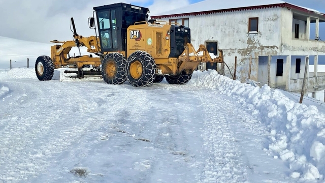 Giresun'da kar engeli: 39 köy yolu ulaşıma kapandı