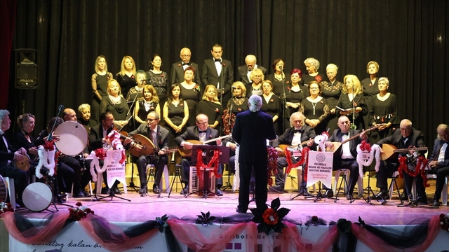 Gelibolu'da "2025 Yılına Veda Müzik Şöleni" düzenlendi