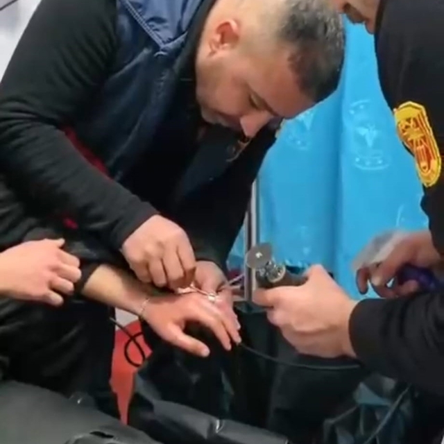 Batman'da parmağına yüzük sıkışan gencin imdadına itfaiye yetişti