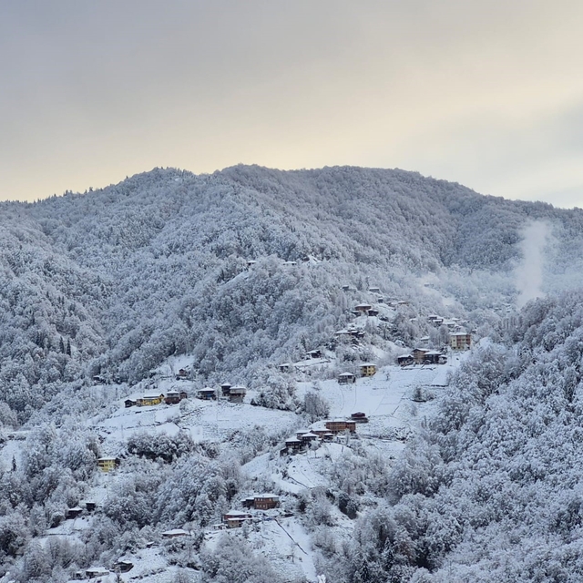 Rize'nin yüksek kesimlerinde kar kalınlığı 1 metreyi aştı