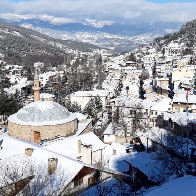 Tarihi osmanlı kasabasında kış güzelliği