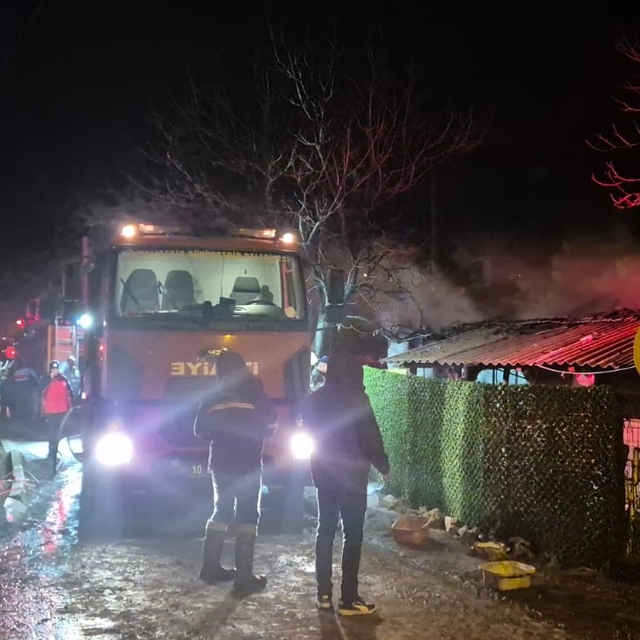 Bigadiç'te ev yangını: 1 ölü