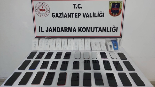 Gaziantep'te 800 bin TL değerinde  kaçak telefon ele geçirildi