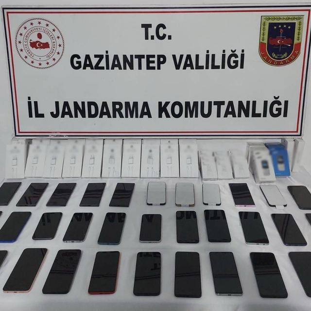 Gaziantep'te 800 bin TL değerinde  kaçak telefon ele geçirildi