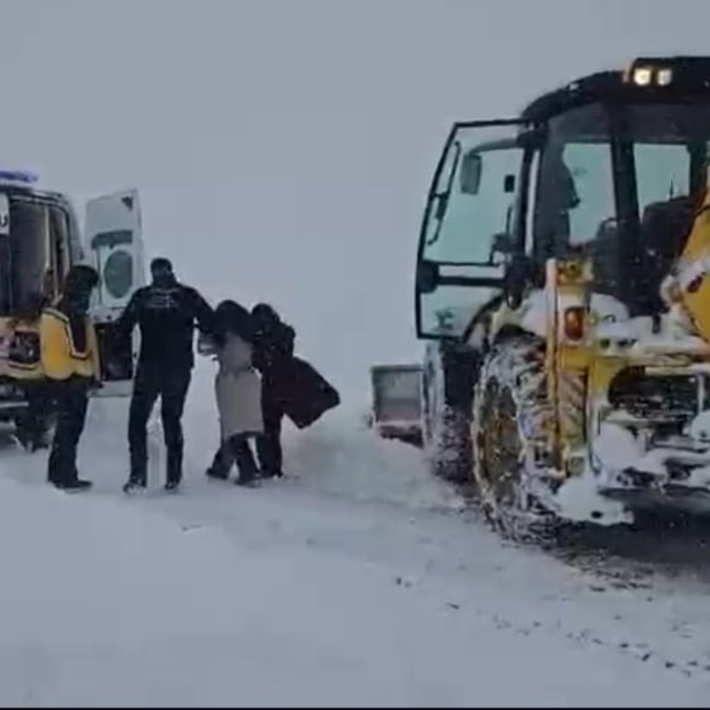 Van'da 569 yerleşim yeri ulaşıma kapandı (3)