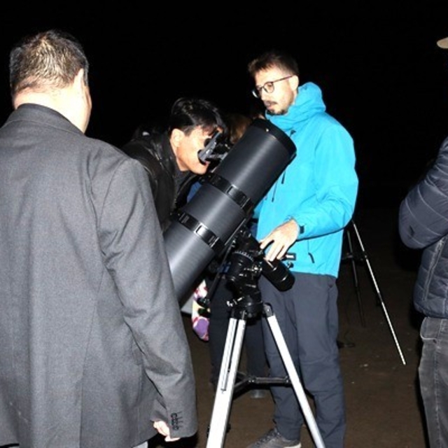 Köyceğiz'de öğrenciler Ay'ı teleskopla inceledi