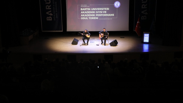BARÜ'de "Akademik Giysi ve Akademik Performans Ödül Töreni" gerçekleştirildi