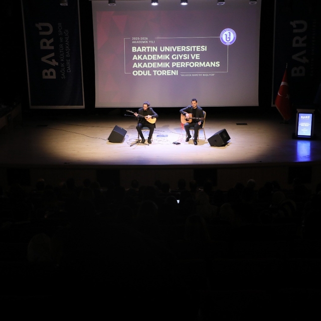 BARÜ'de "Akademik Giysi ve Akademik Performans Ödül Töreni" gerçekleştirild...