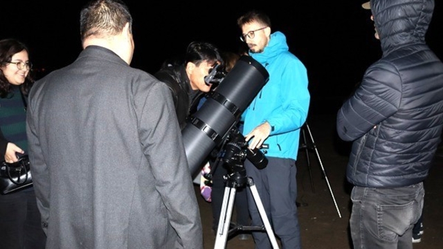 Köyceğiz'de öğrenciler Ay'ı teleskopla inceledi