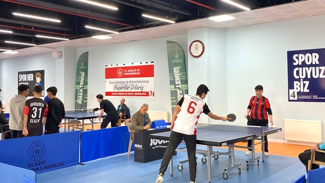 Elazığ'da okul sporları masa tenisi müsabakaları yapıldı