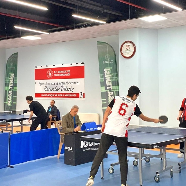 Elazığ'da okul sporları masa tenisi müsabakaları yapıldı