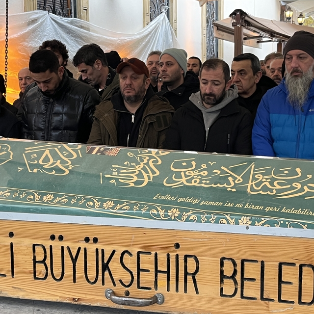 Oyuncu Serkan Keskin'in babası İzmit'te toprağa verildi