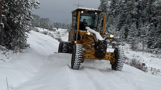 Kastamonu'da kar yağışı nedeniyle ulaşımda aksaklık yaşanıyor