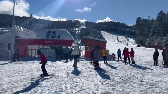Sarıkamış Kayak Merkezi'nde hafta sonu yoğunluğu