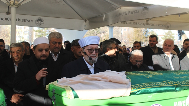 Necmettin Nursaçan'ın acı günü
Eşinin cenaze namazını kıldırdı