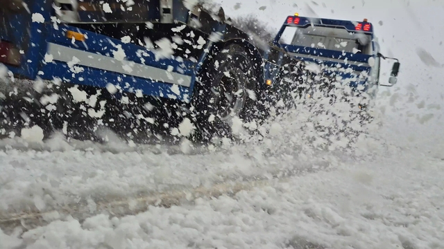 Bartın'da kar yağışı etkisini sürdürüyor
Hazırlıksız yakalanan sürücüler zor anlar yaşarken karın keyfini çocuklar sürüyor