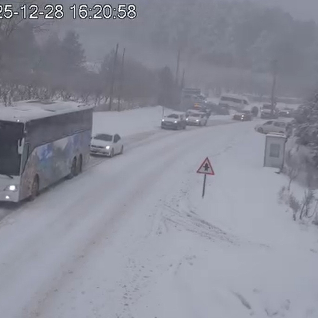 Uludağ, günübirlik tatilcilerin akınına uğradı (2)