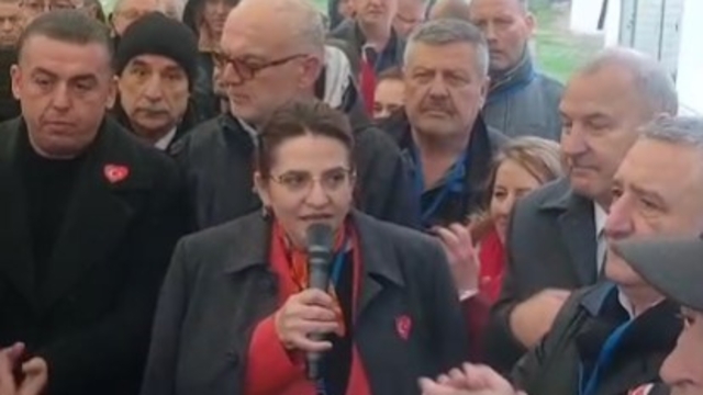 BAL-GÖÇ Genel Kurulu'nda usulsüzlük iddiaları
Adaylıktan çekilen Prof. Dr. Fahriye Vatansever Ağca;
"BAL-GÖÇ Balkan göçmenlerinindir ve Balkan göçmenlerinin iradesi gasp edilemez"