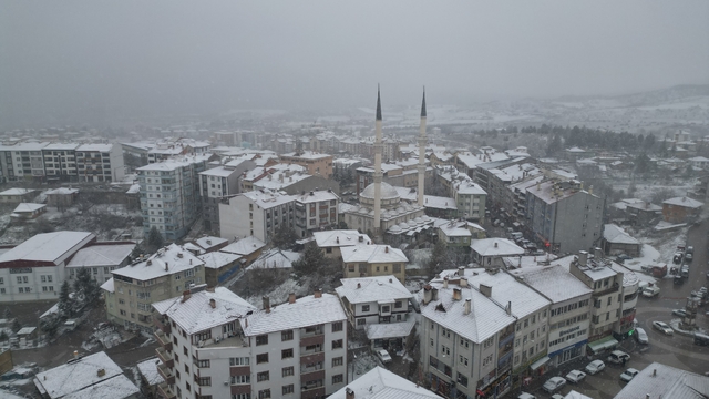 Çankırı'nın bazı ilçelerinde kar yağışı etkili oluyor