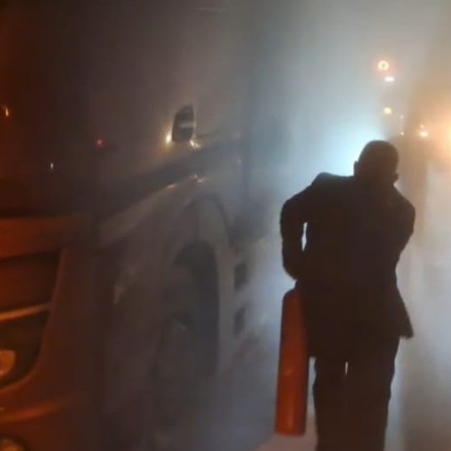 Malatya'da seyir halindeki tır alev aldı