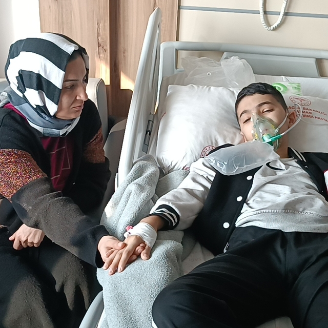 Batman'da 54 gündür öksürük nöbeti yaşayan Muhammed Eyüp, İstanbul'a sevk e...