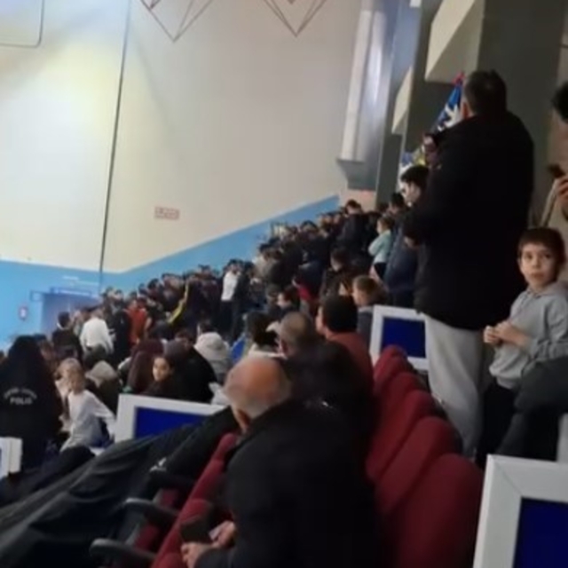 Karacabey Belediyespor - Fenerbahçe maçında olaylar çıktı
Sahaya yanıcı ve...