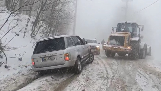 Kocaeli'de kentin yüksek kesimlerinde kar yağışı etkili oldu