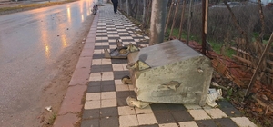 Motosiklet, çöp konteynerine çarptı; 1 ölü, 1 yaralı