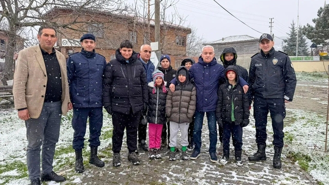 Kırklareli Valisi Turan, Hamdibey köyü sakinleriyle bir araya geldi