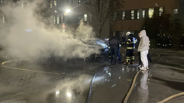 Eskişehir'de yanan iki otomobil kullanılamaz hale geldi