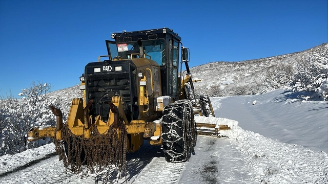 Elazığ'da kar nedeniyle 108 köy yolu ulaşıma kapandı (2)