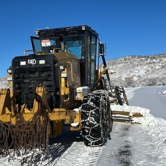 Elazığ'da kar nedeniyle 108 köy yolu ulaşıma kapandı (2)