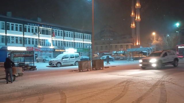 Konya ve çevresinde kar yağışı etkili oldu
