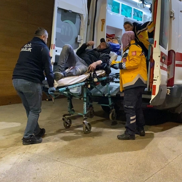 Yıolda karşılaştığı husumetlisi bacağından vurdu