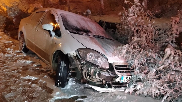 Kaygan zeminde kontrolü kaybedip kazaya neden oldu: 3'ü çocuk 7 kişi yaralandı