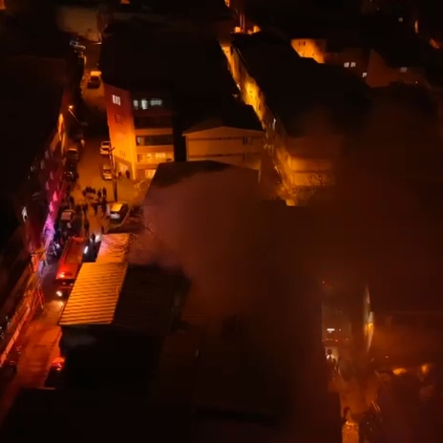 Bursa'da apartman deposunda çıkan yangında 1 kişi dumandan etkilendi