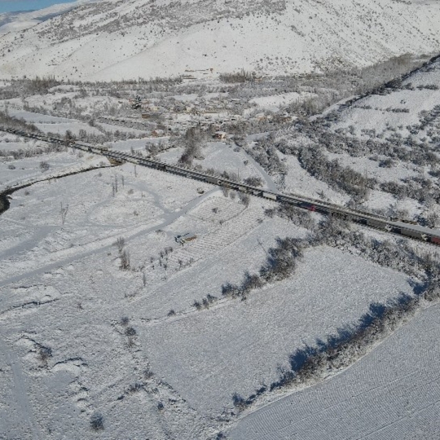 Erzincan- Erzurum karayolunda kaza nedeniyle uzun araç kuyruğu oluştu