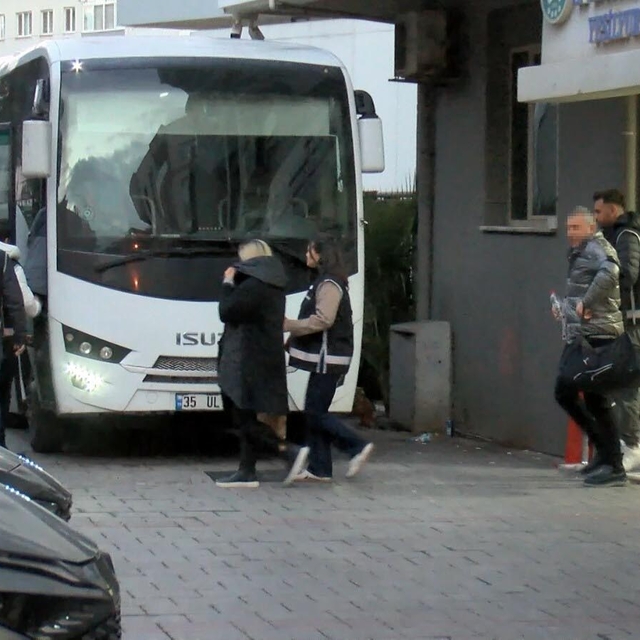 İzmir'de zimmet operasyonu; 9 şüpheli adliyede