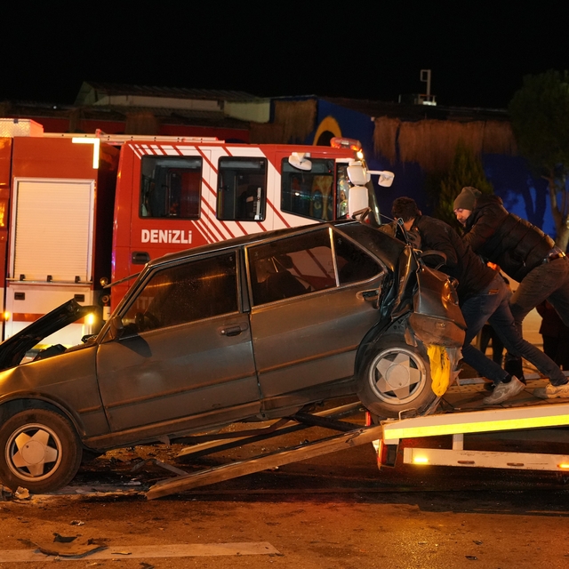 Denizli'de 5 aracın karıştığı zincirleme kaza çok sayıda kişi yaralandı