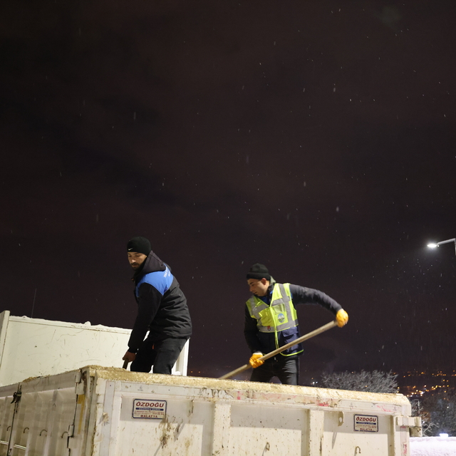 Tokat Belediyesinin karla mücadele çalışması sürüyor