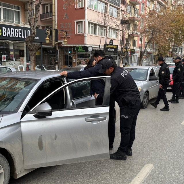 Kütahya'da son iki haftada yoğun denetim, 45 aranan şahıs yakalandı