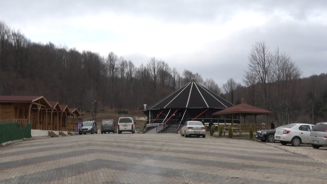 Domaniç'te 'Çadır Restorant'a ilgi
Kütahya Valisi Musa Işın ve il protokolünün katılımıyla açılan tesis, kısa sürede vatandaşlardan yoğun ilgi görmeye başladı