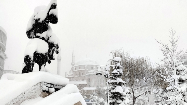 Bolu'da kar kalınlığı yarım metreye ulaştı