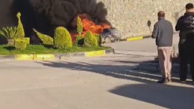 Seyir halindeyken yanmaya başlayan otomobil alevlere teslim oldu