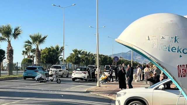 Alanya'da üç tekerlekli motosiklet ile otomobil çarpıştı: 2 ölü, 1 ağır yaralı