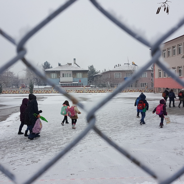Erzincan güne karla uyandı